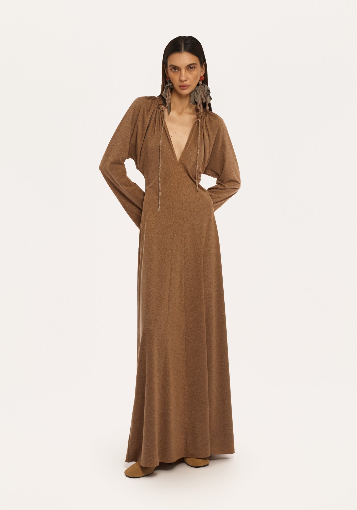 Трикотажна капучино сукня на затяжці