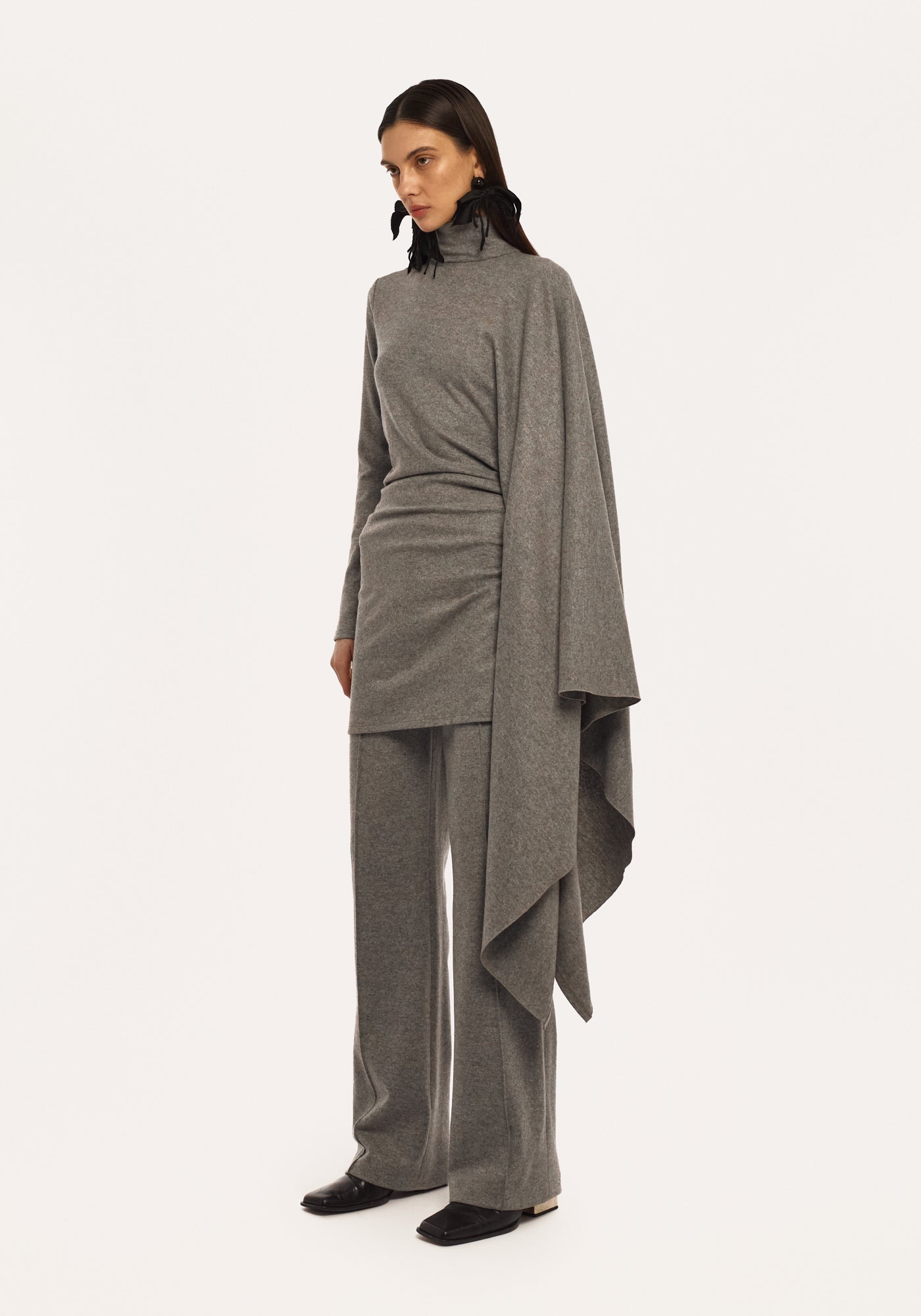 Сіра міні-сукня-джемпер з вовни і шовку