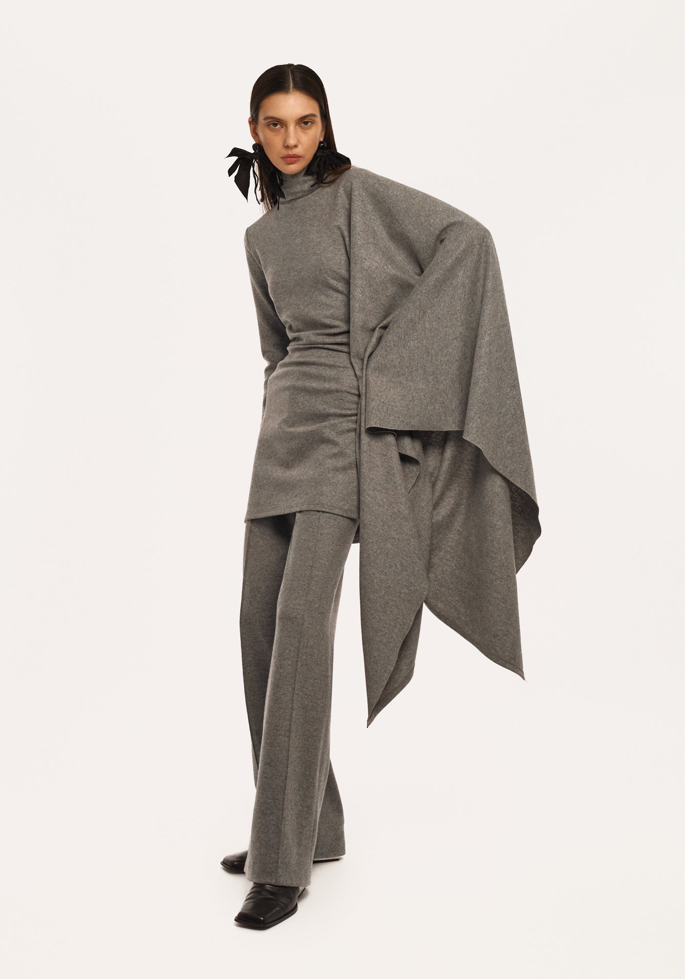 Сіра міні-сукня-джемпер з вовни і шовку