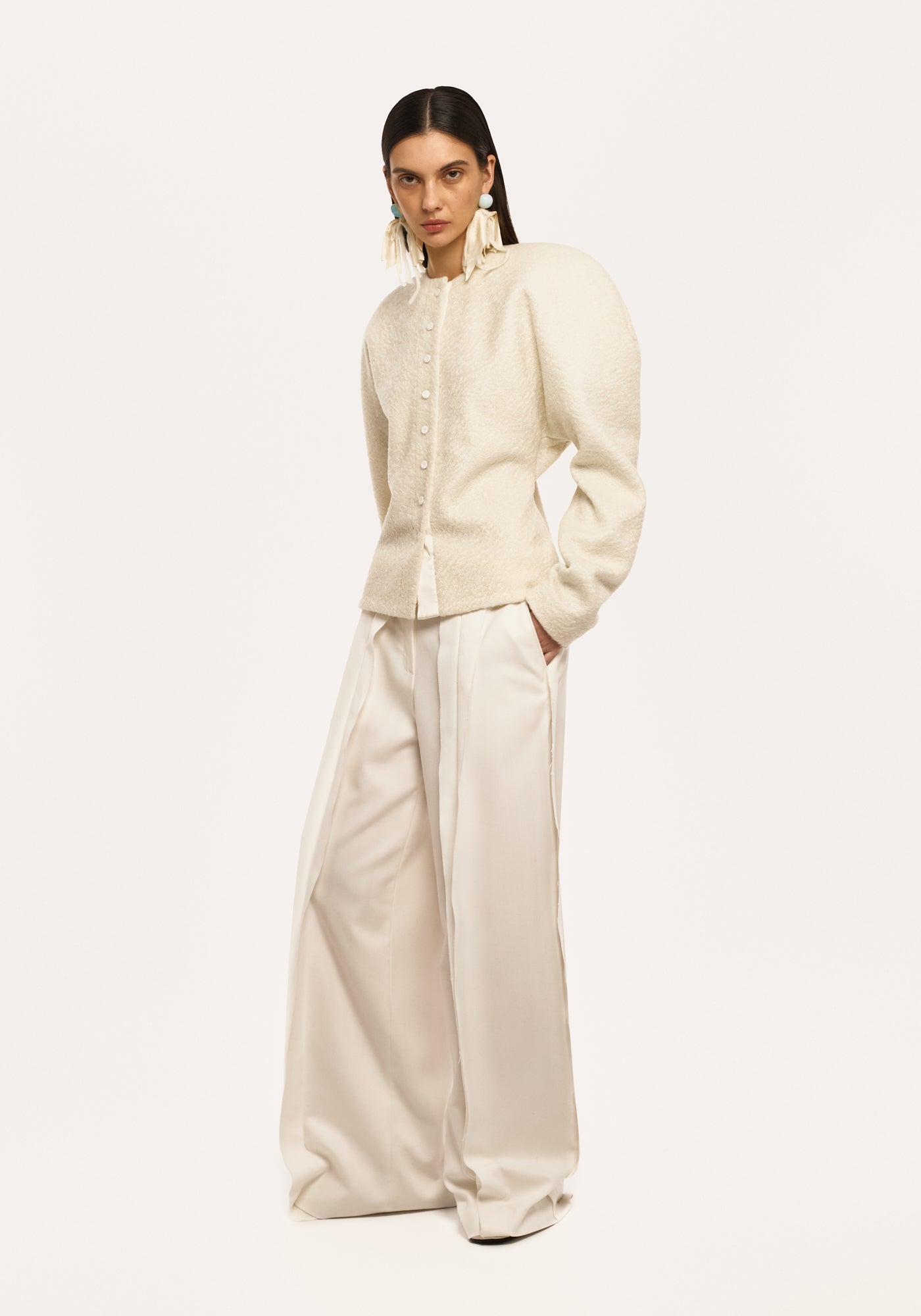 Сережки кремові з камінням місячний камінь