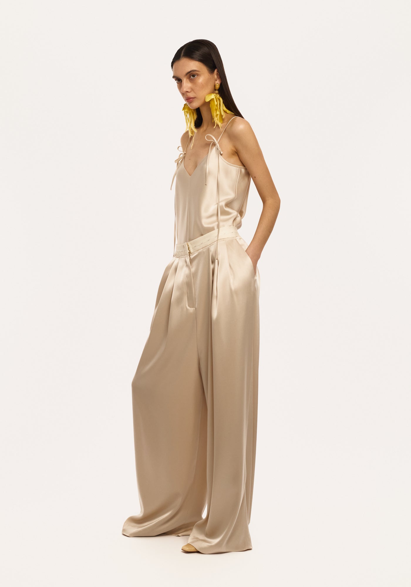 Шовкові бежеві брюки