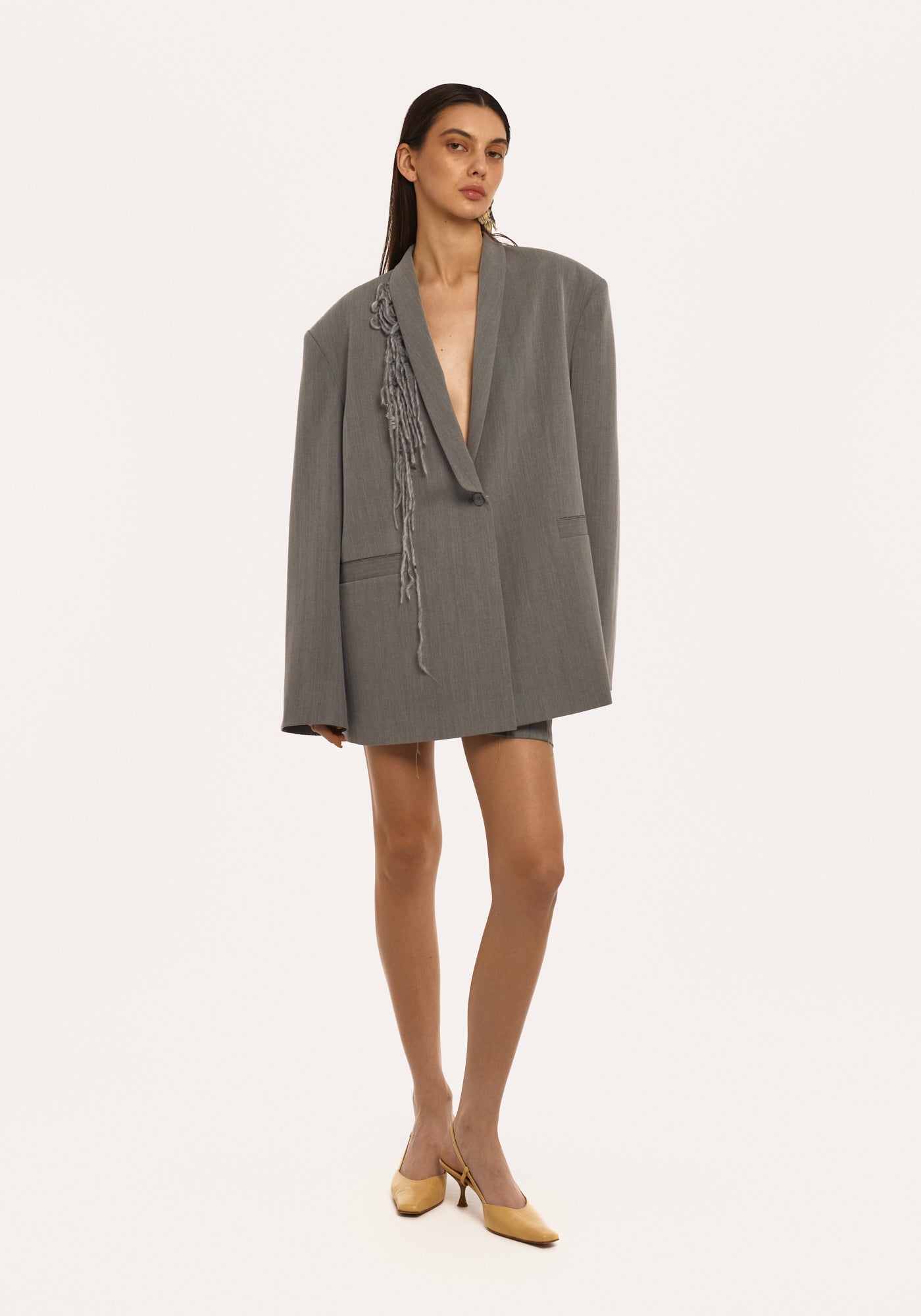 Жакет сірий з вишивкою