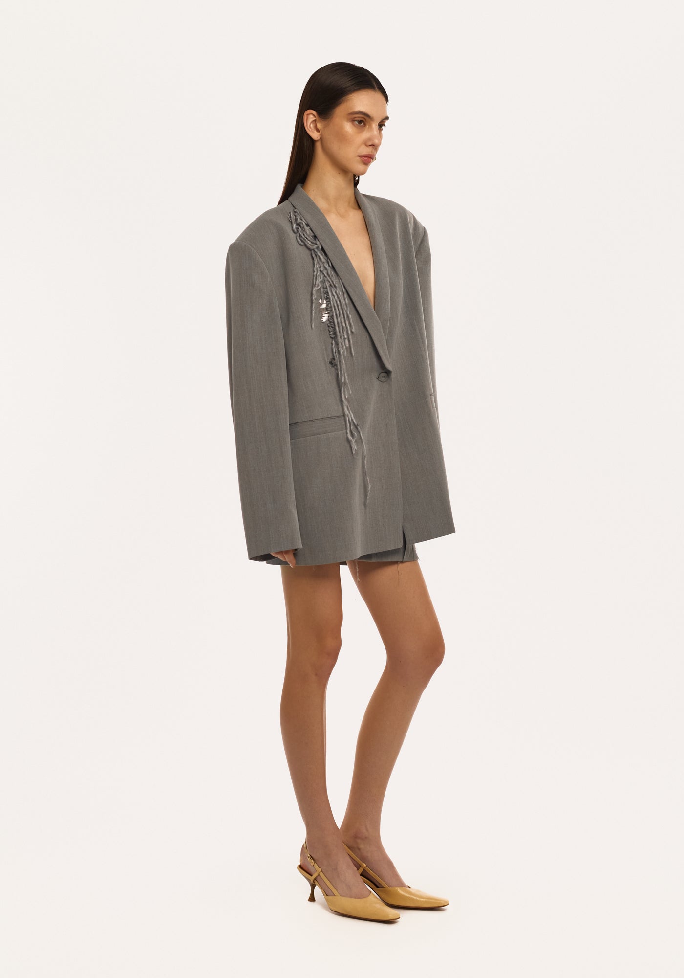 Жакет сірий з вишивкою