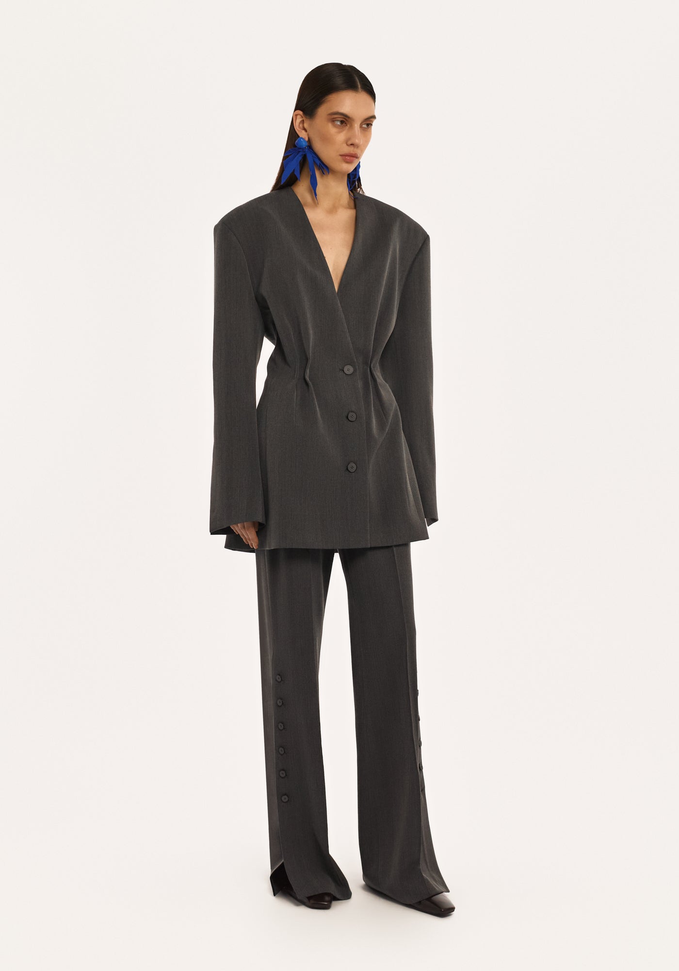 Темно-сірі брюки кльош з розрізами