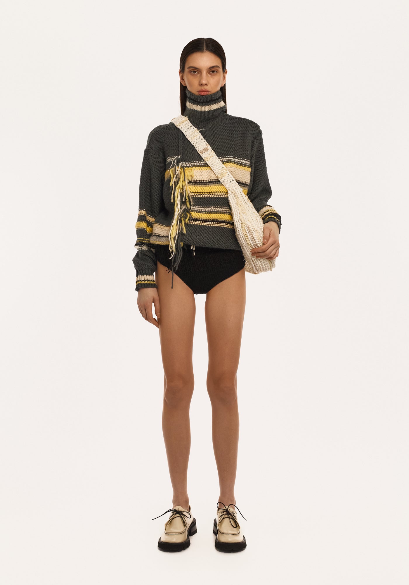 Светр сірий в смужку