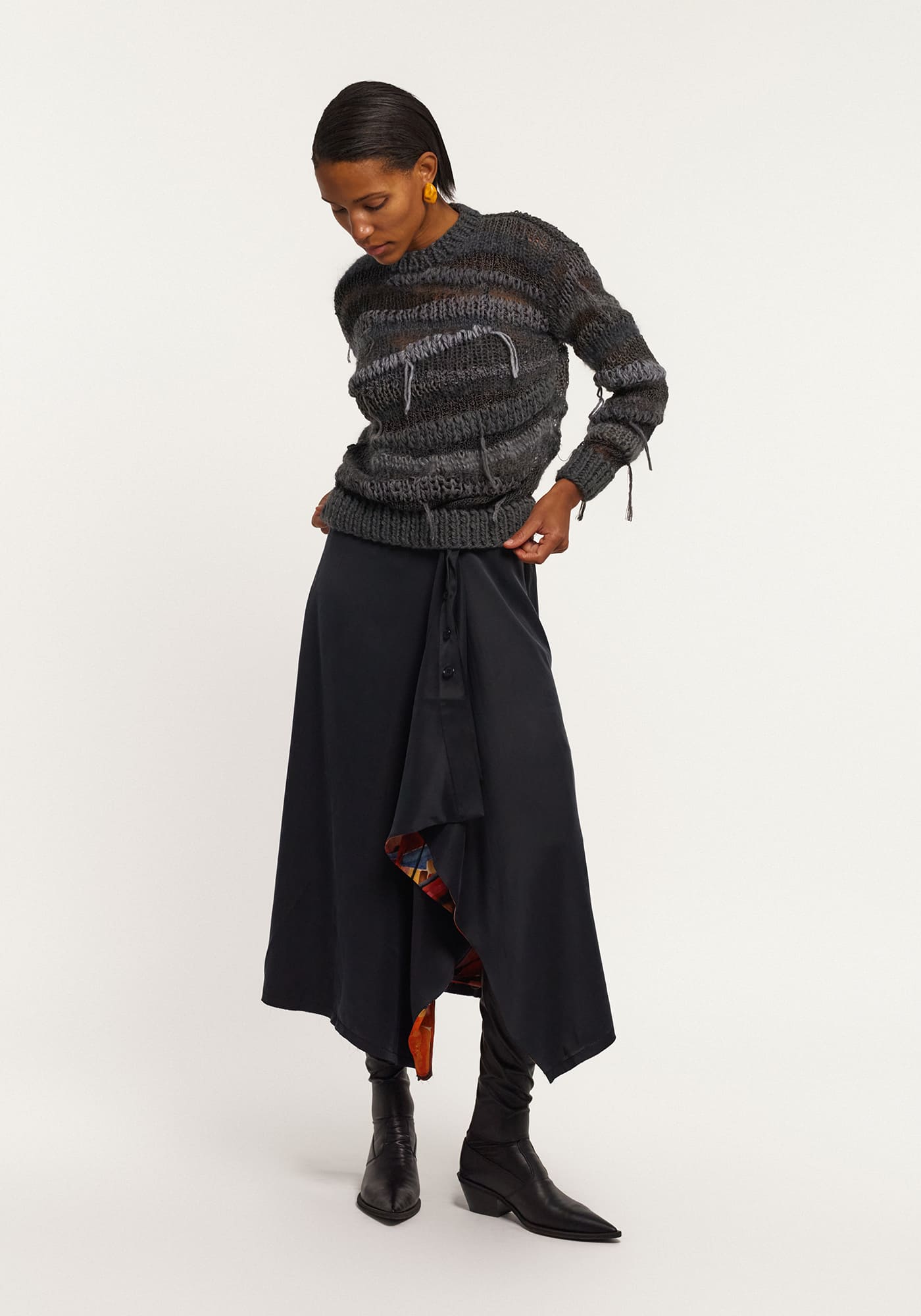 Сірий в'язаний светр