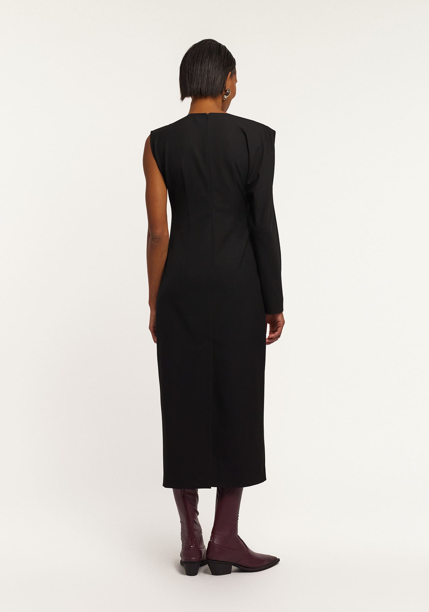 Асиметрична сукня