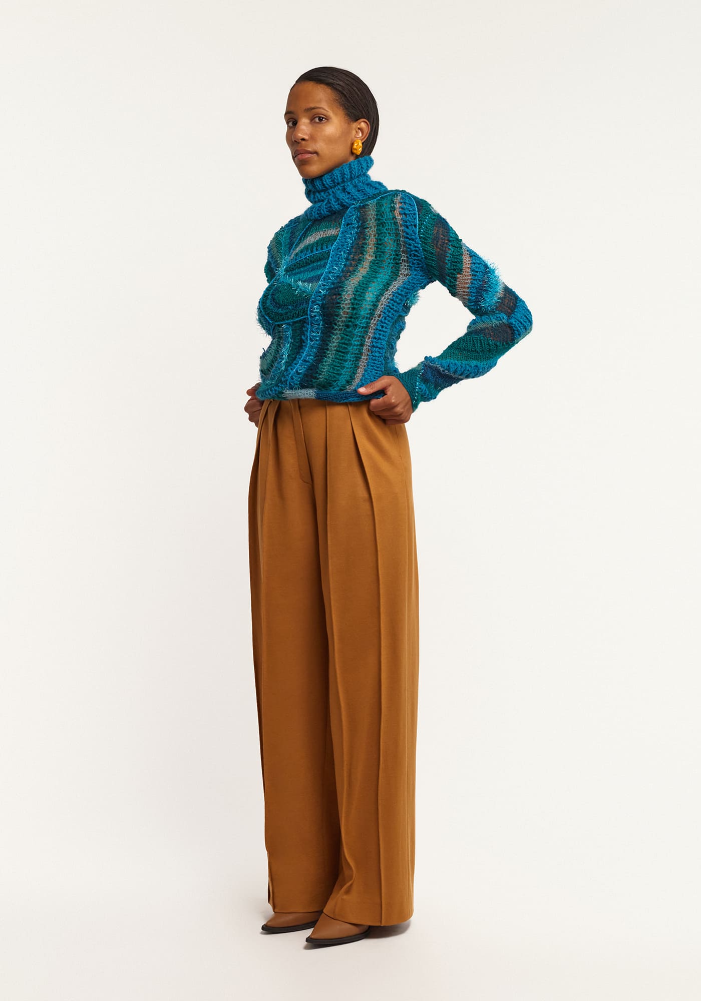 Светр блакитний ручної роботи