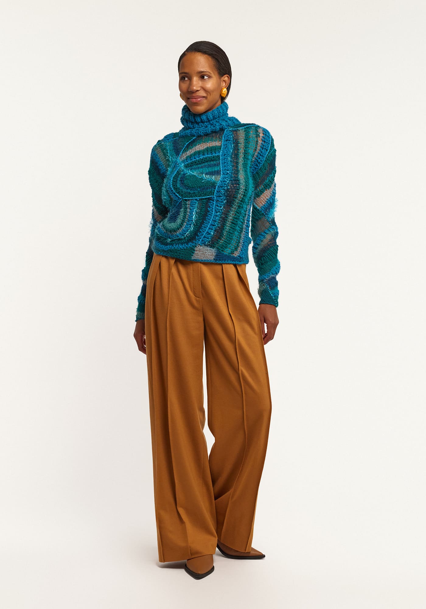 Светр блакитний ручної роботи