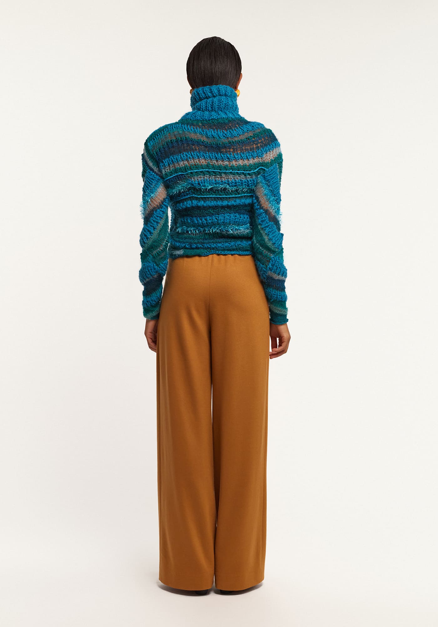 Светр блакитний ручної роботи