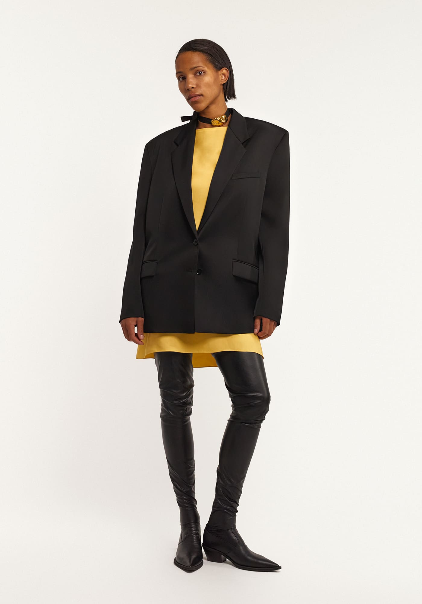 Чорний оверсайз жакет