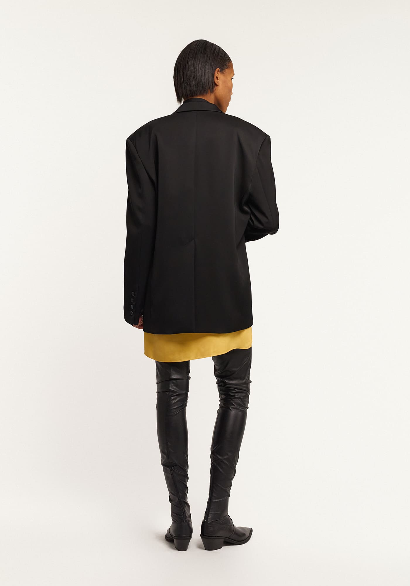 Чорний оверсайз жакет