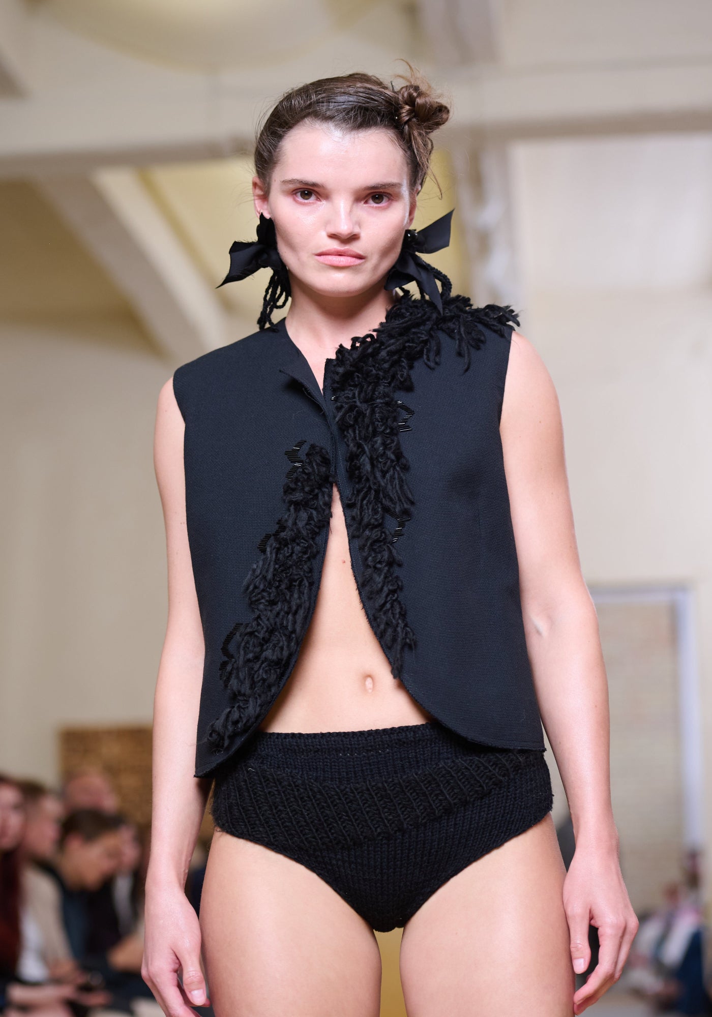 Жилет чорний з вишивкою