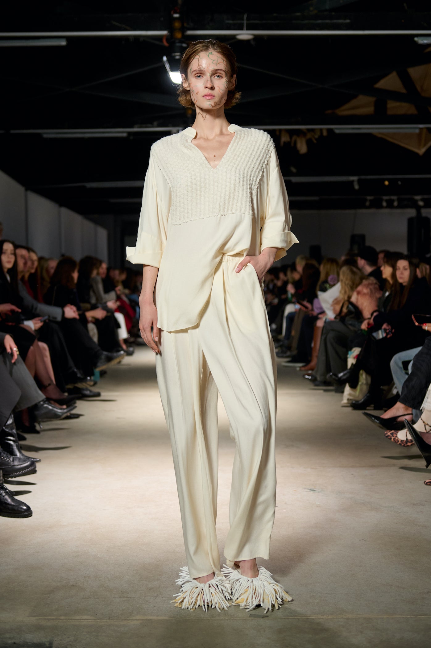 Штани з молочного шовку