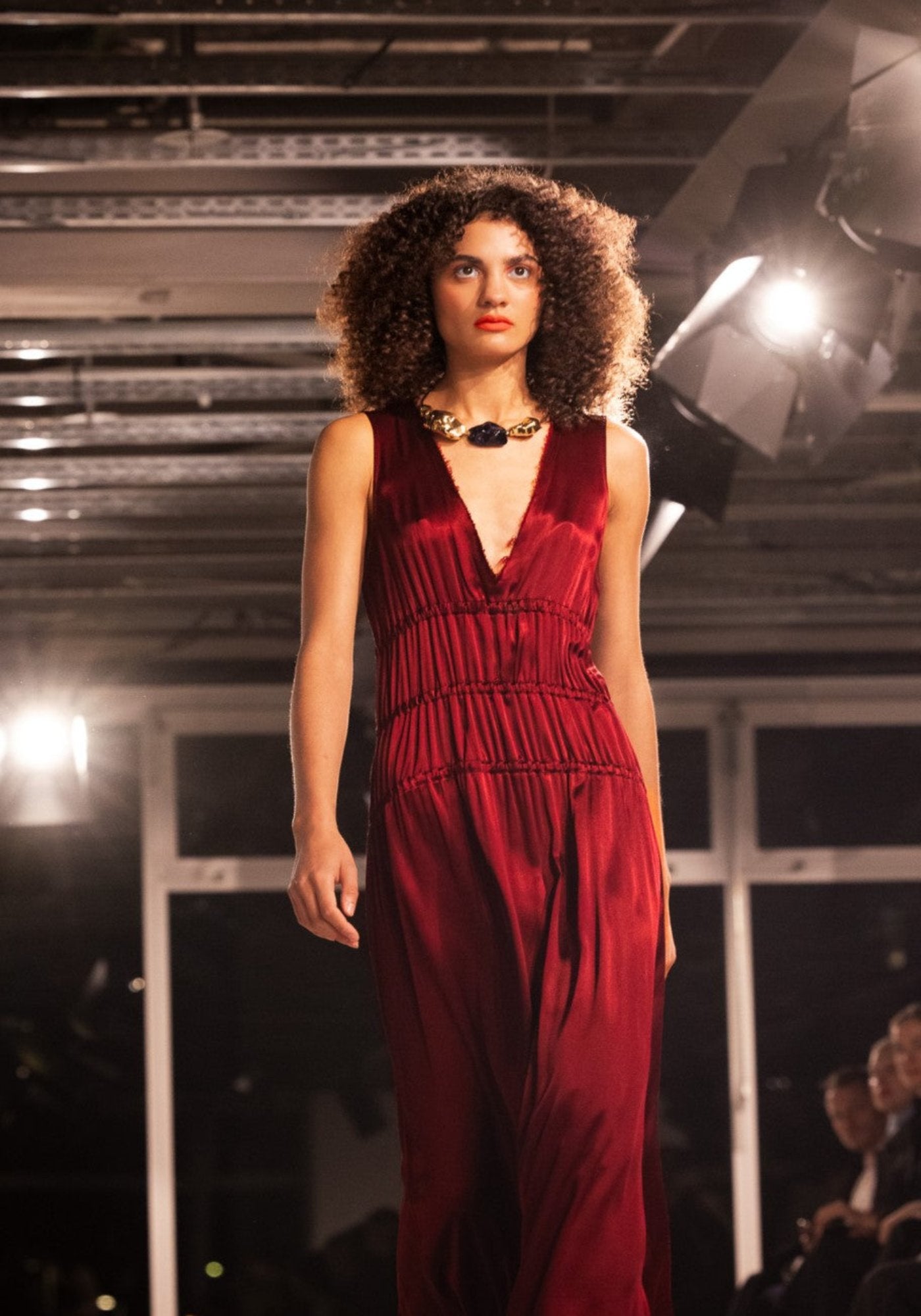 Шовкова сукня бордо