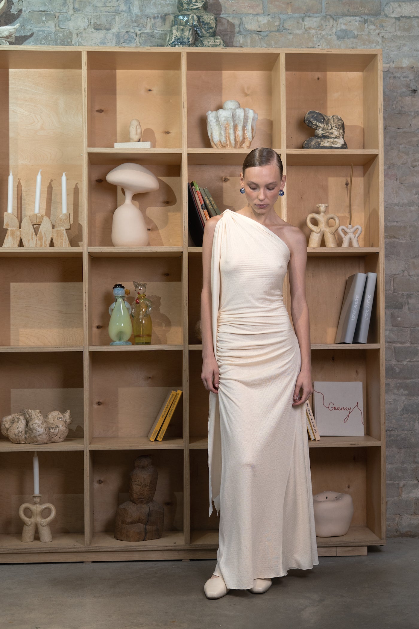 Ванільна трикотажна сукня