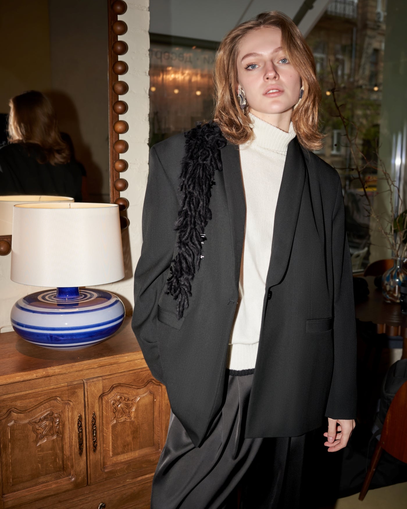 Жакет чорний з вишивкою