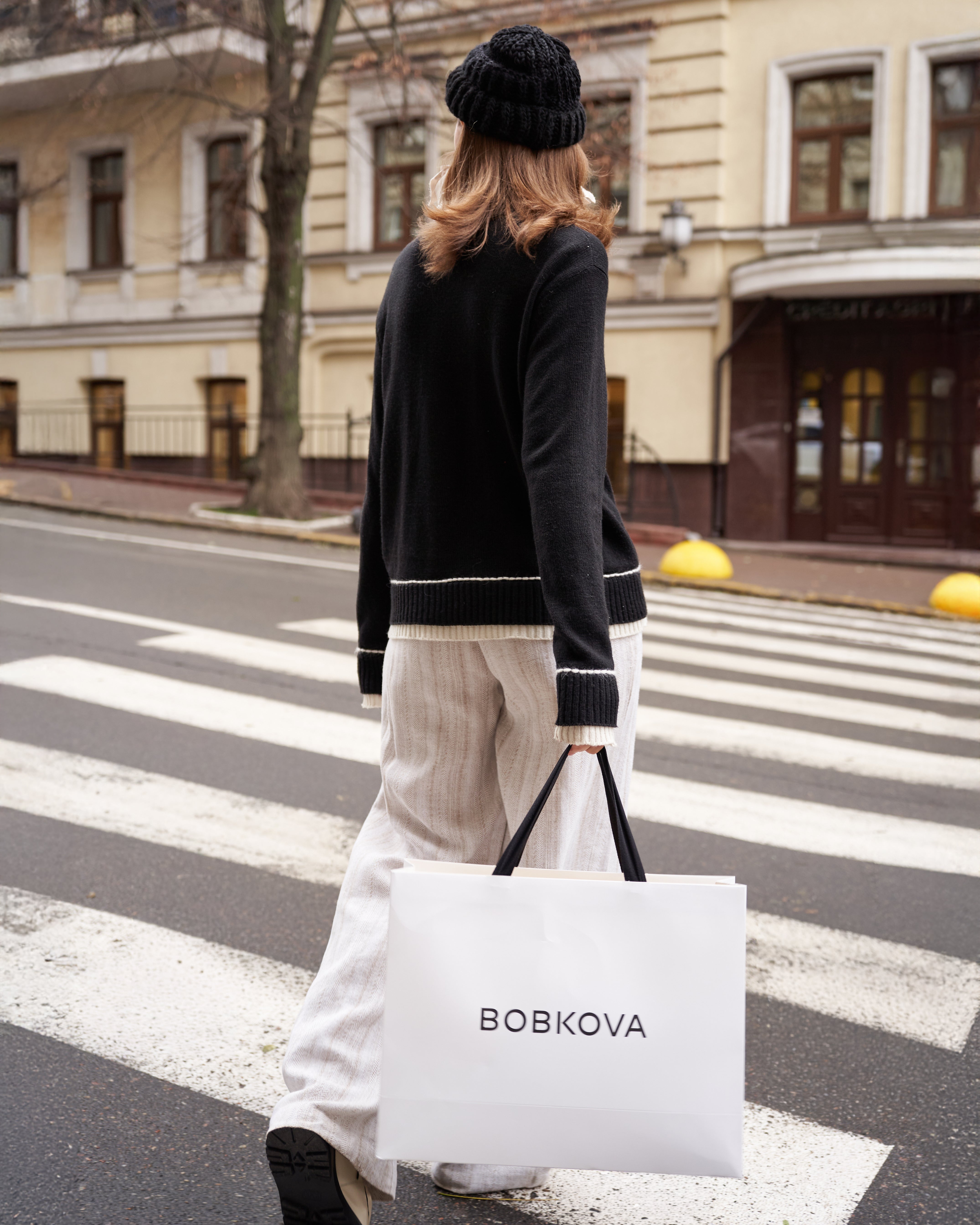 В’язаний вовняний чорний светр