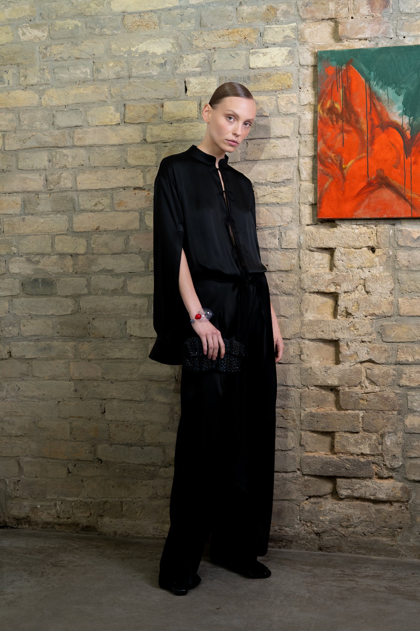 Чорний шовковий комбінезон