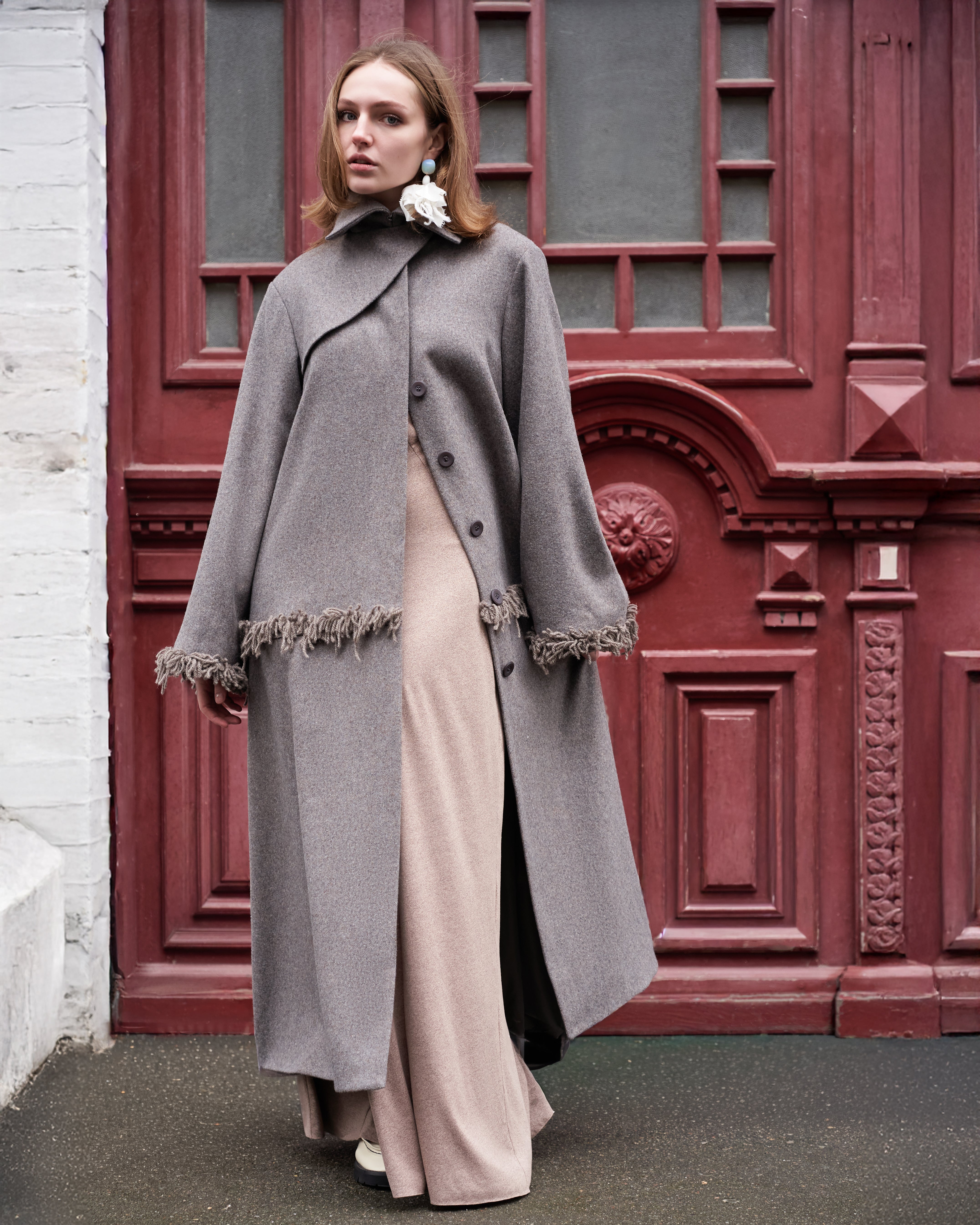 Вовняне пальто з крафтовою вишивкою