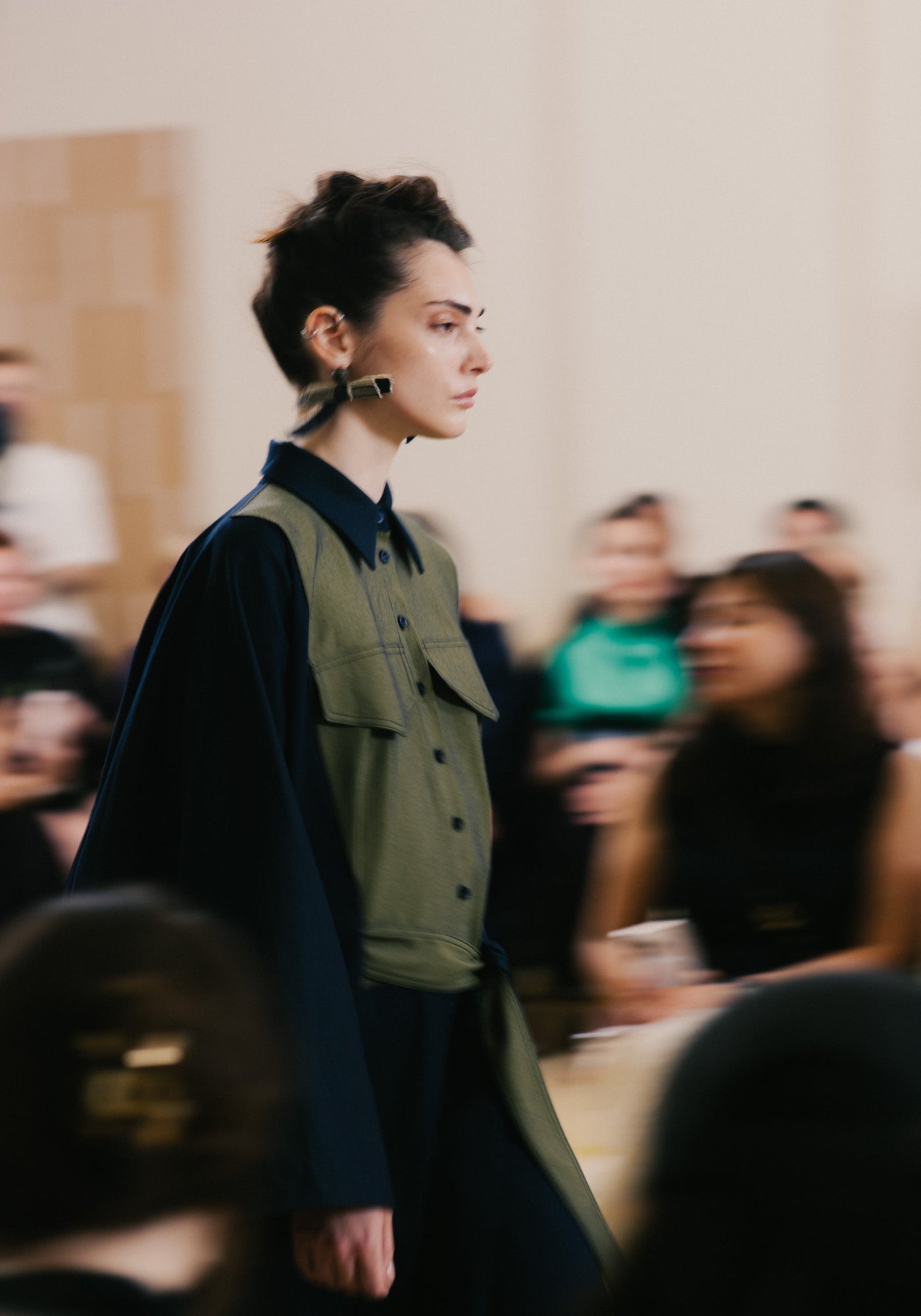 Сережки  сіро/зелені з камінням  піріт