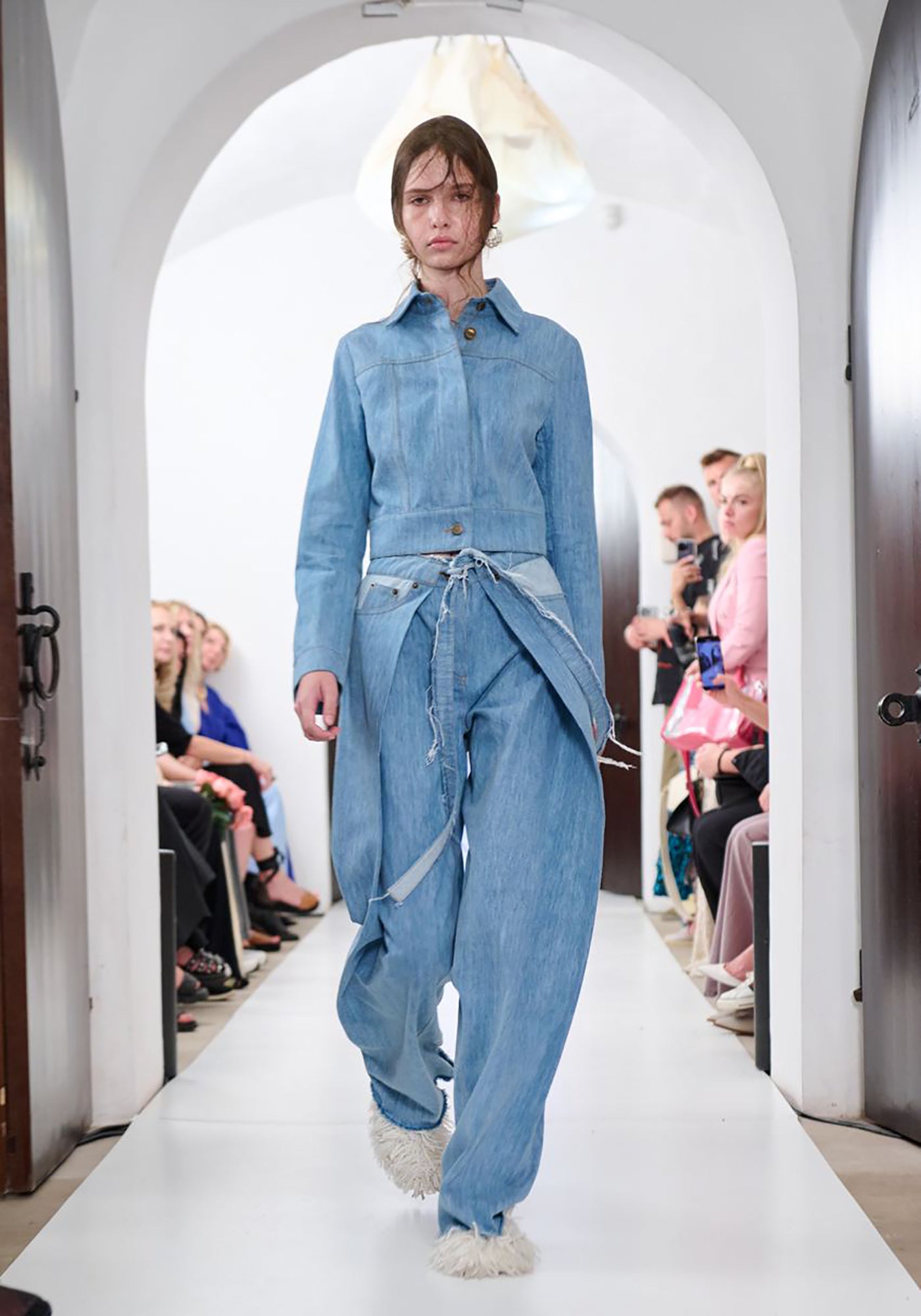 Джинсова  куртка