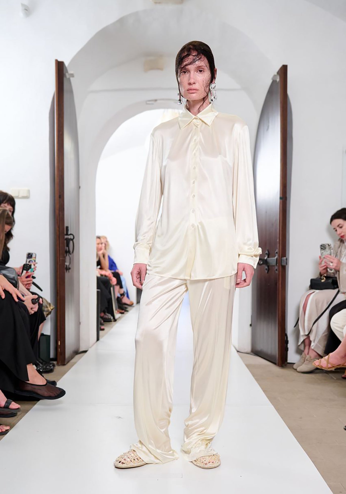 Молочна сорочка з шовкового  трикотажу