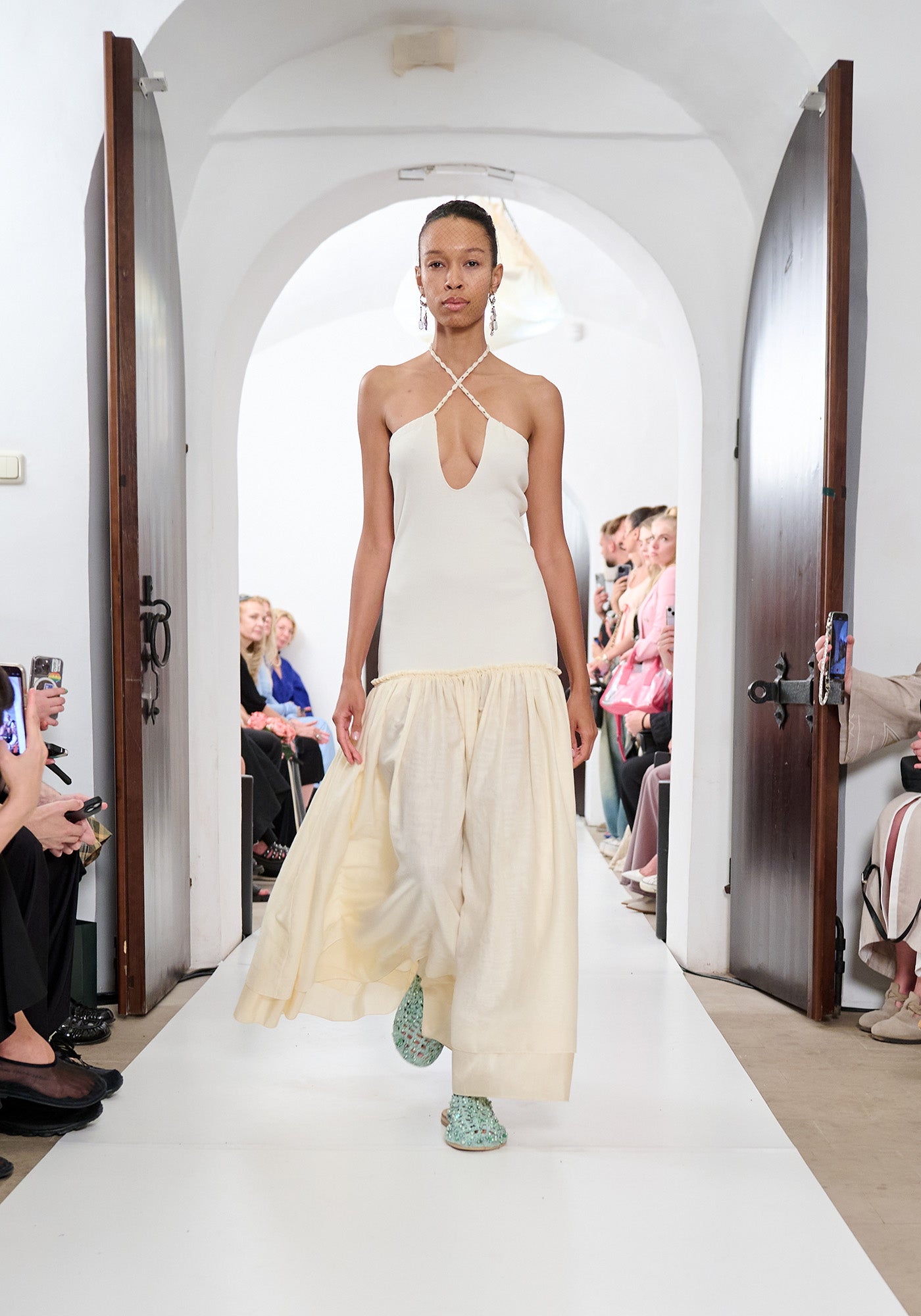 Ванільна сукня-пачка