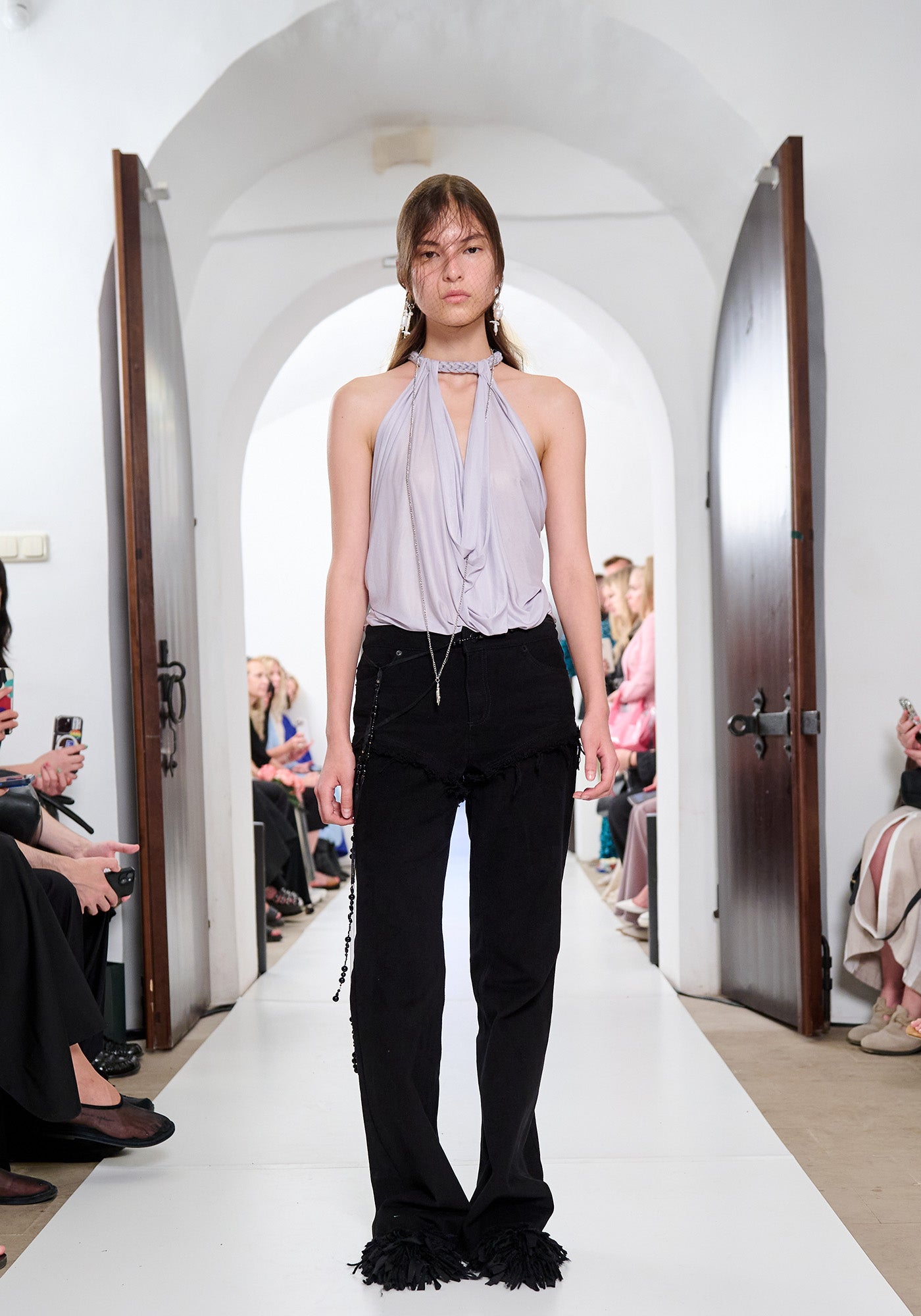 Бузковий топ на шнурці