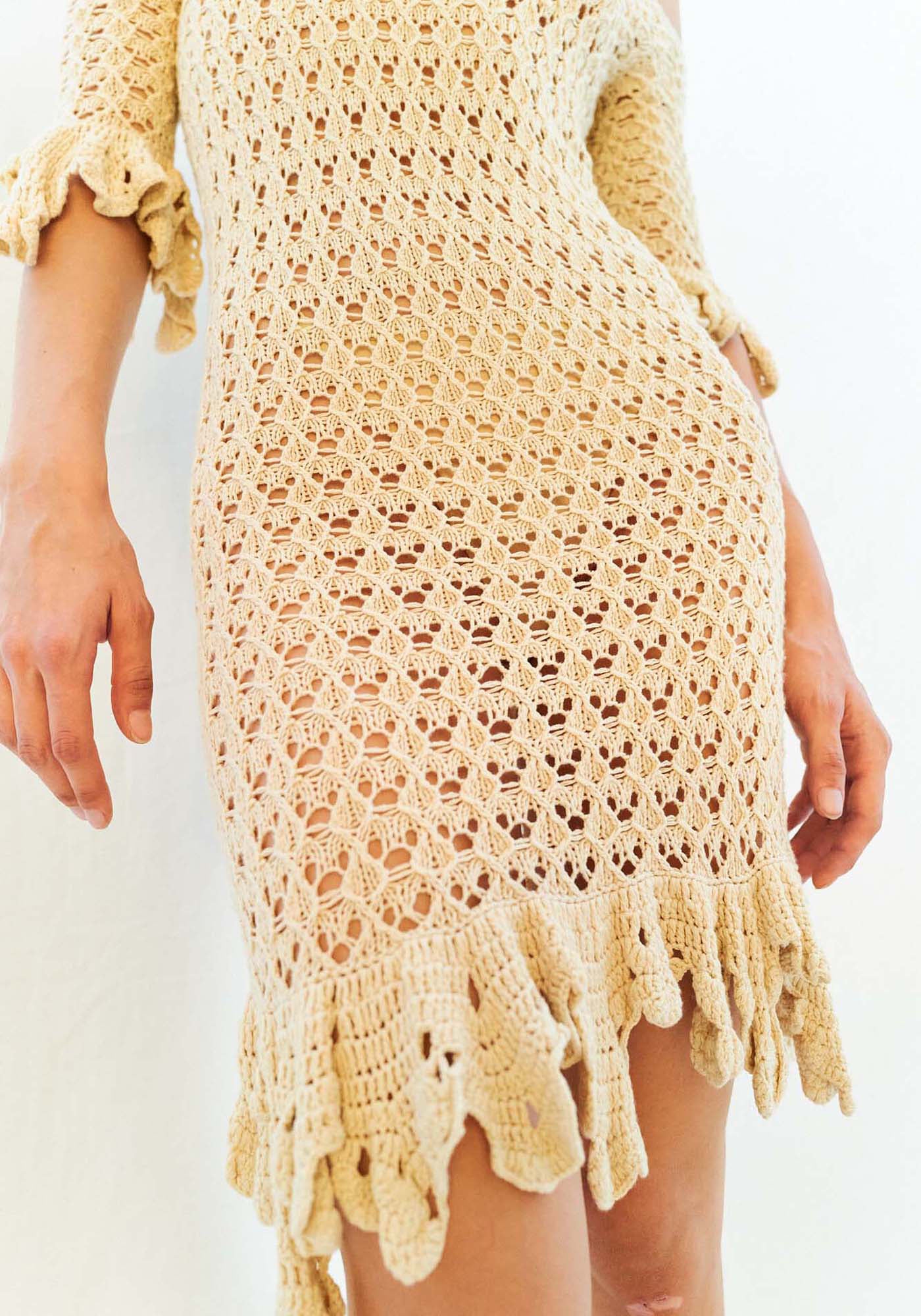 Бежева сукня-кроше