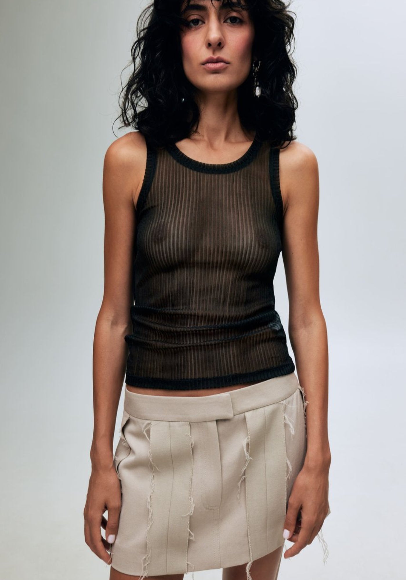 Міні спідниця бежева з необробленими швами