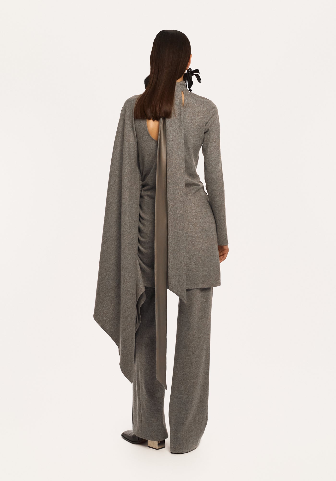 Сіра міні-сукня-джемпер з вовни і шовку