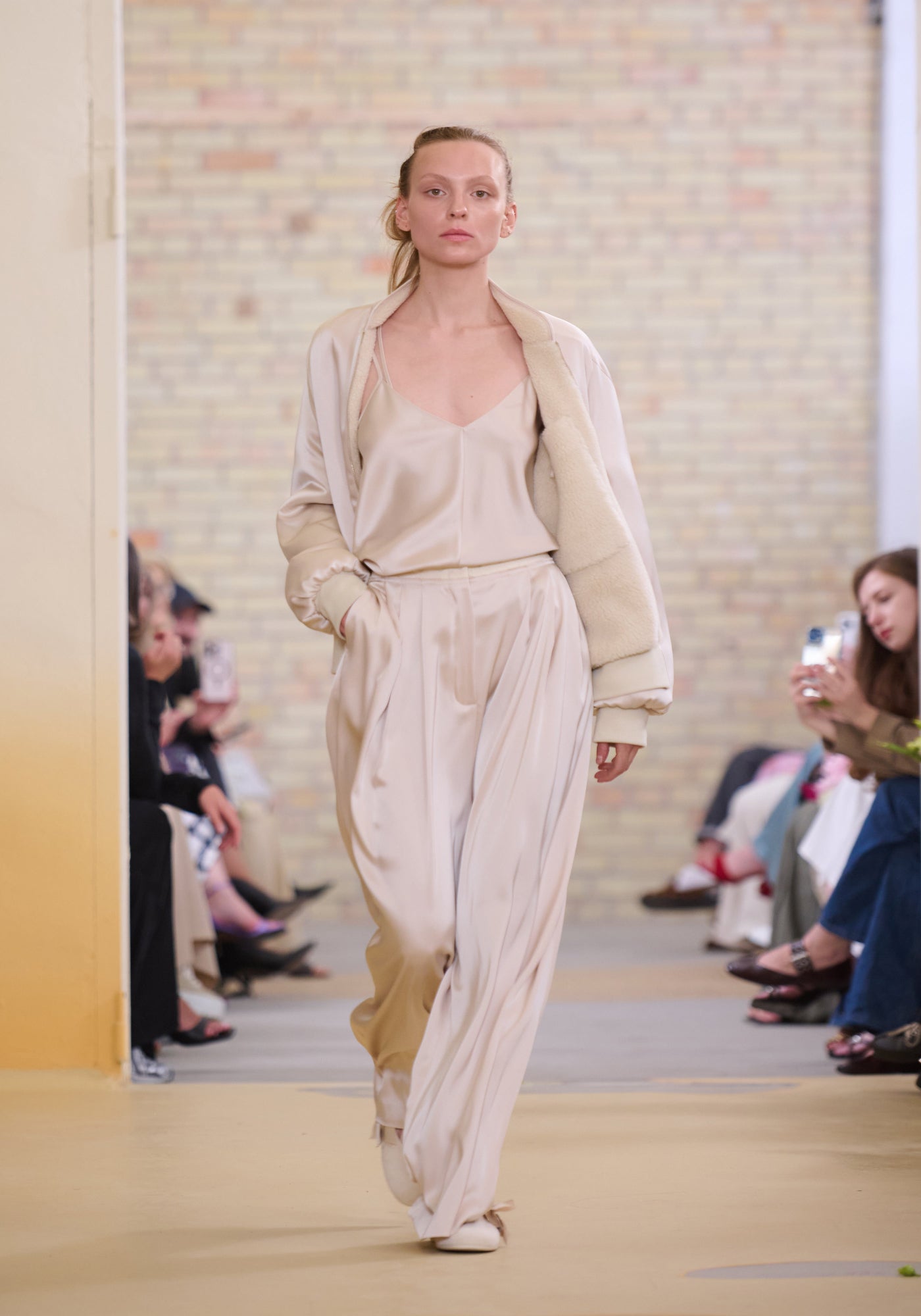 Бомбер двохсторонній с шовку та хутра