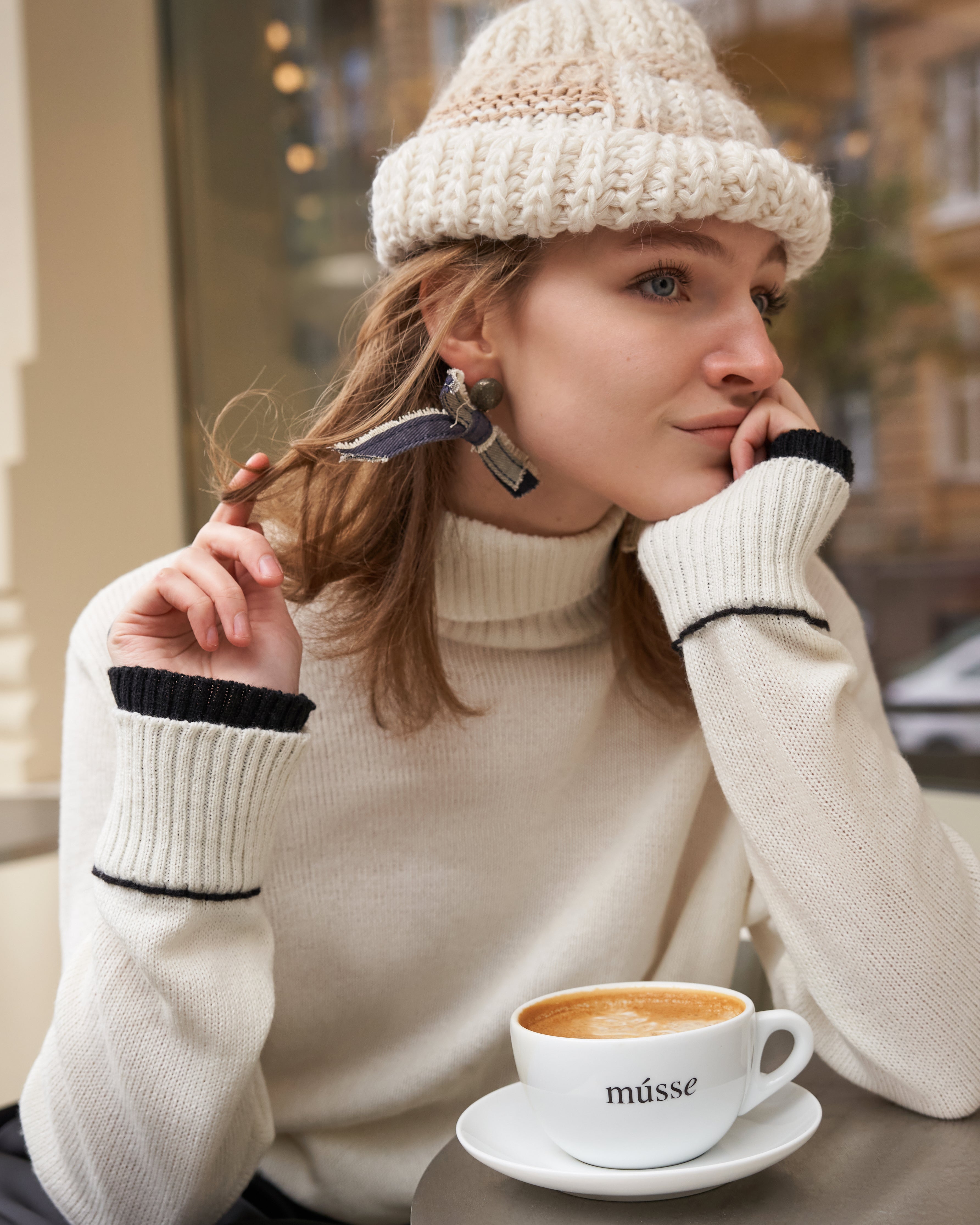 Вʼязана шапка ручної роботи