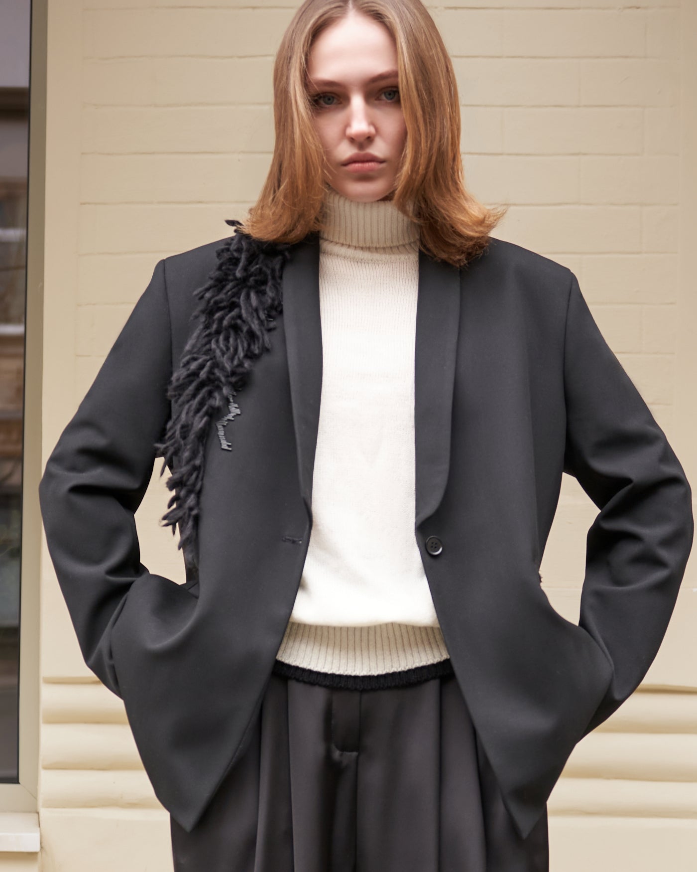 Жакет чорний з вишивкою