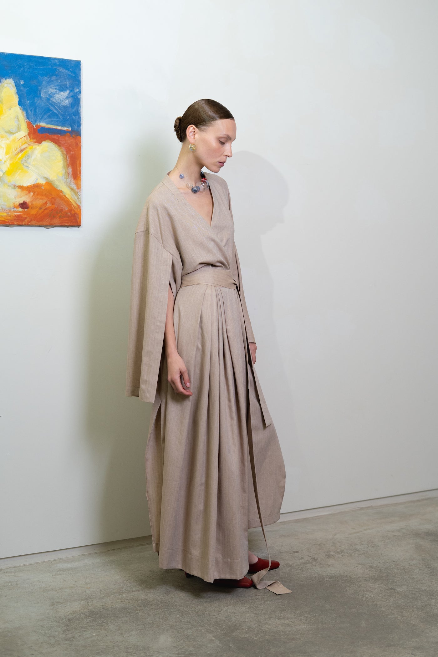 Бежева сукня-сорочка із запаскою