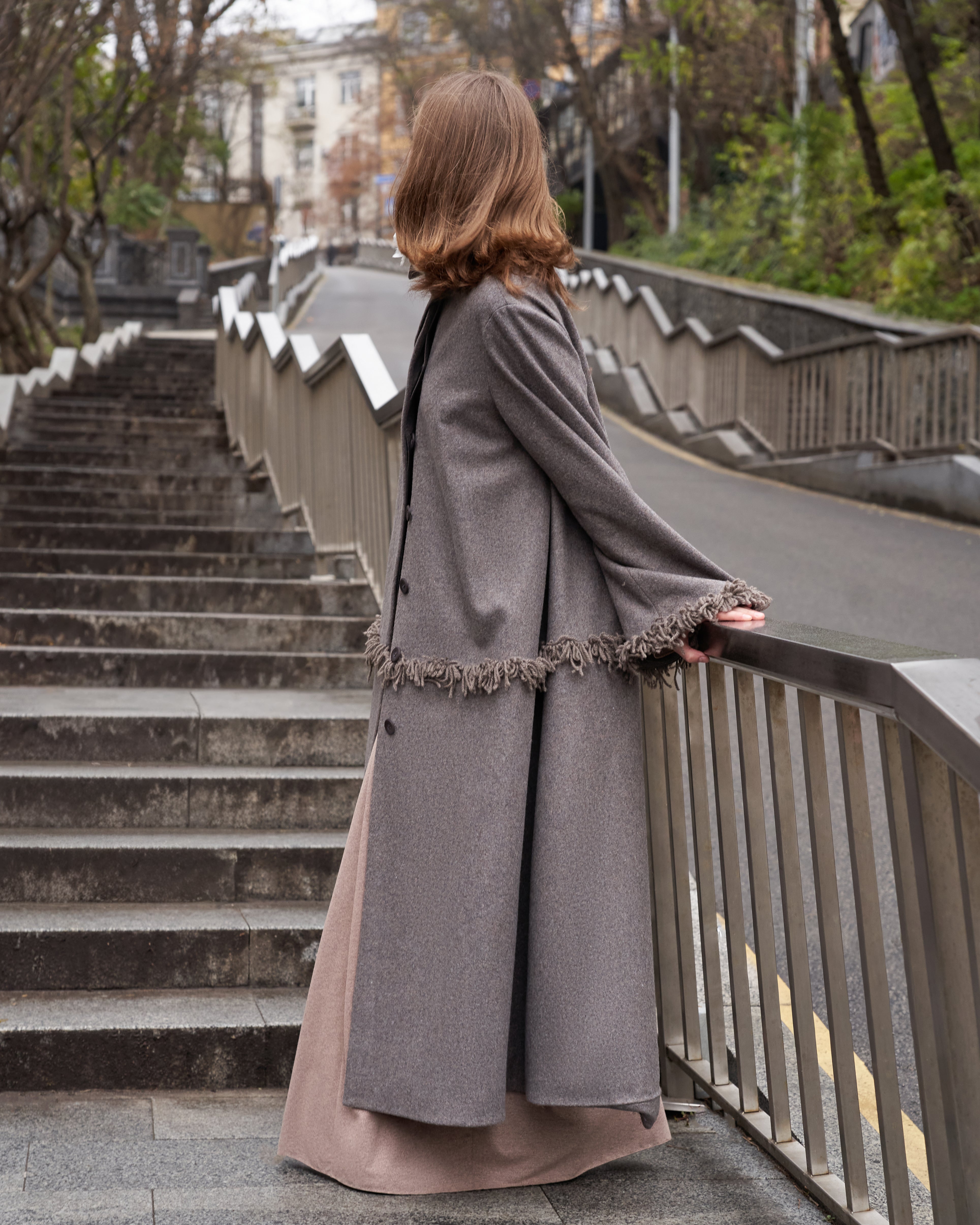 Вовняне пальто з крафтовою вишивкою