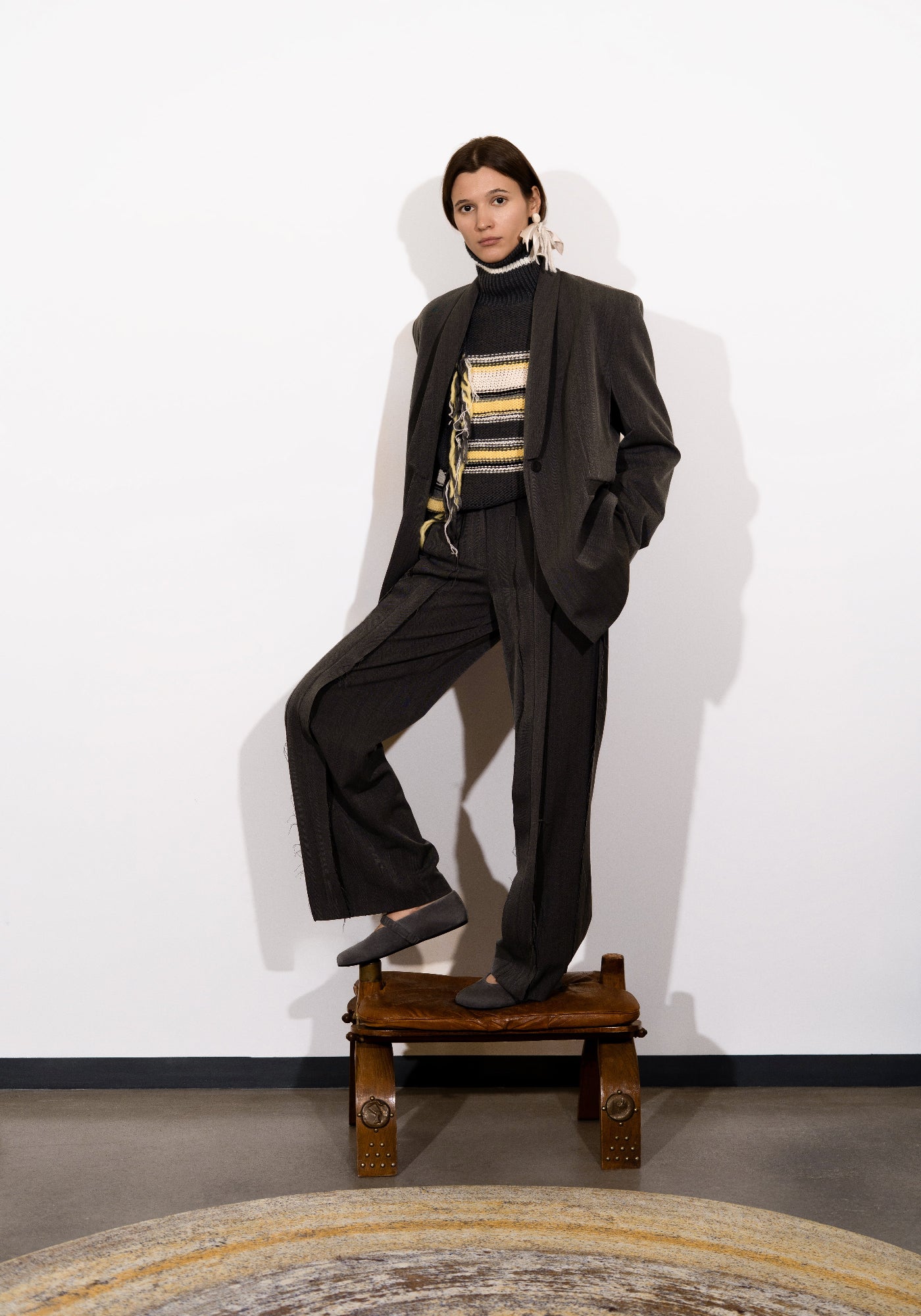 Светр сірий в смужку