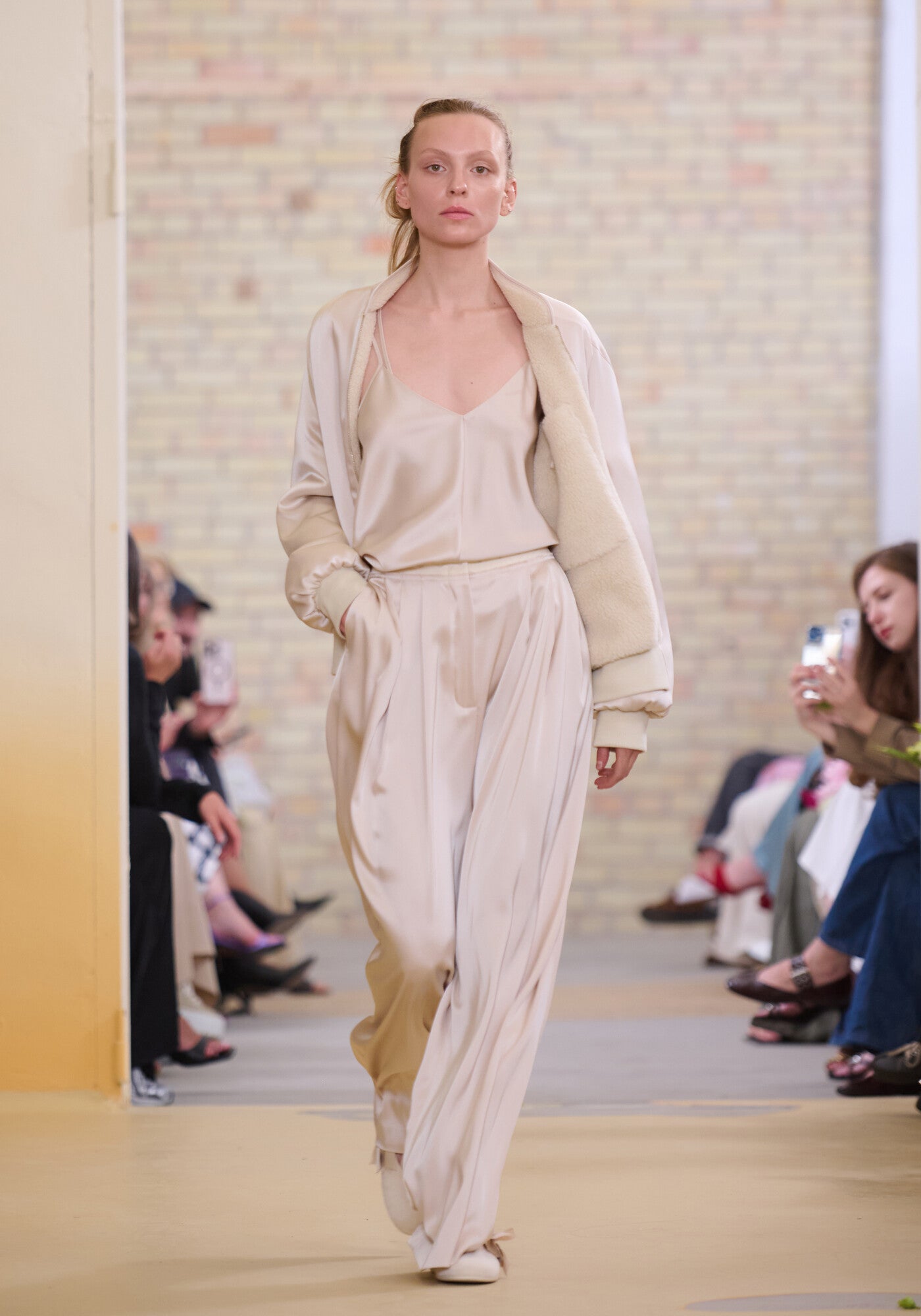 Майка шовкова бежева